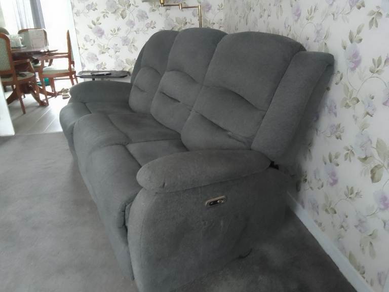 Comfortable Grey Recliner Sofa – Electric Mechanism, Good Condition