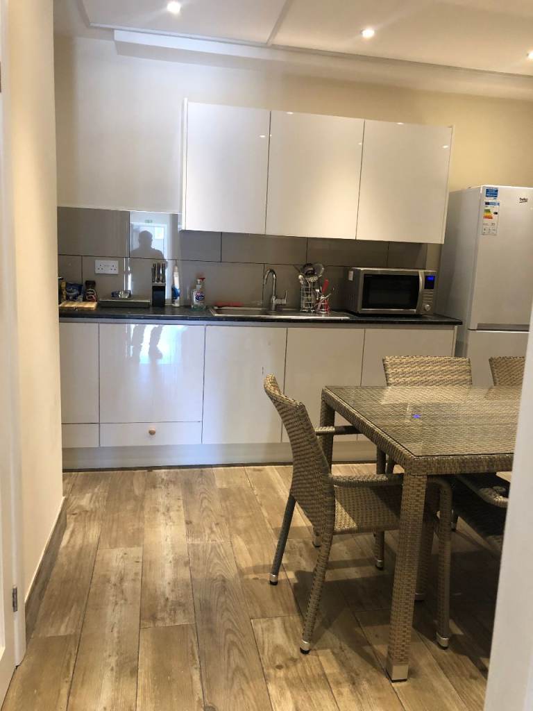 BEAUTIFUL ENSUITE DOUBLE ROOM FOR SINGLE PROFESSIONAL TO RENT IN HOUNSLOWM WEST