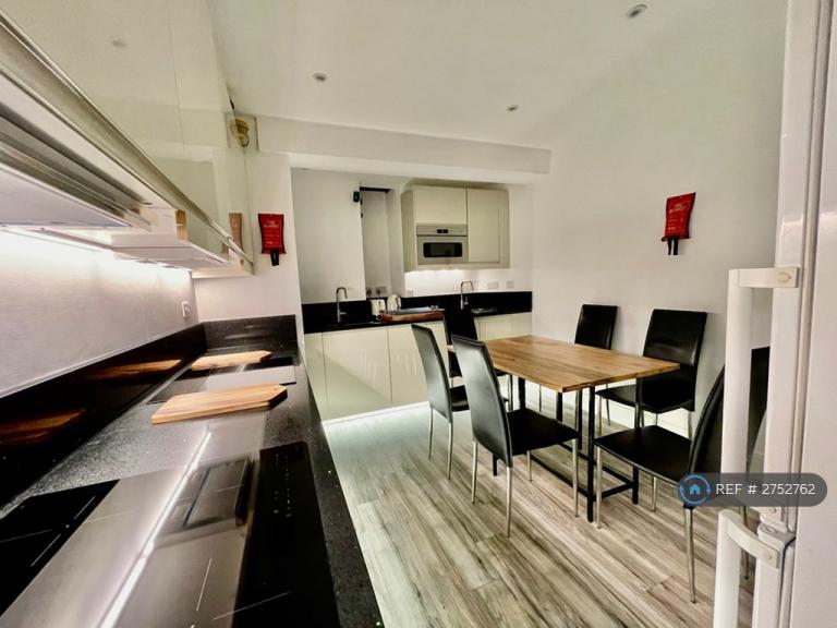 1 bedroom in London, London, UB6 (#2752762)