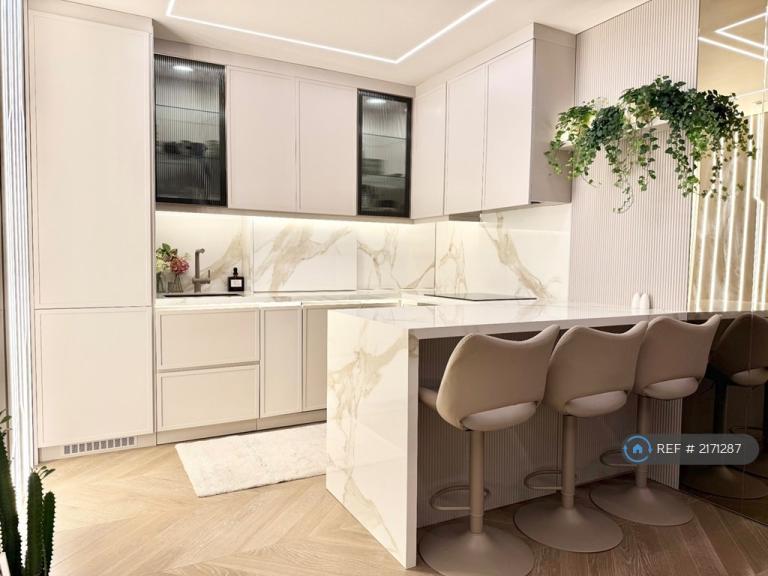 2 bedroom flat in The Quadrant, Richmond, TW9 (2 bed) (#2171287)