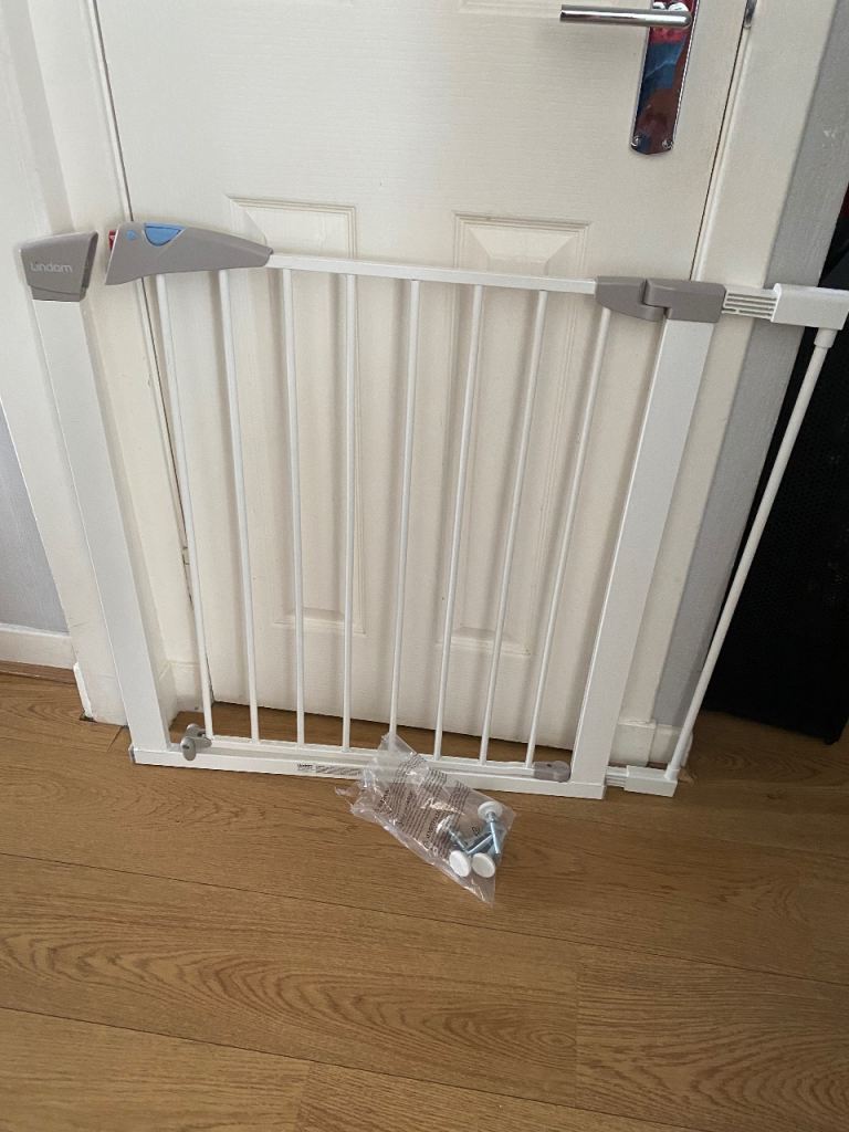 Lindam Baby Safety Gate and additional extension with Fittings – Hardly Used