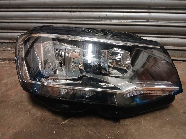 VW Transporter T6 Right Headlight RHD Halogen 7E2941006F Valeo 90186075
