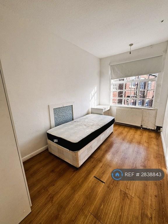 1 bedroom flat in Market Square, Bromley, BR1 (1 bed) (#2838843)