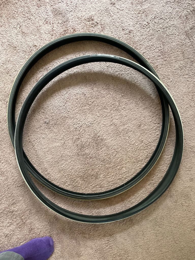 Vittoria zaffiro 23 622 tyres. Stylish white colour