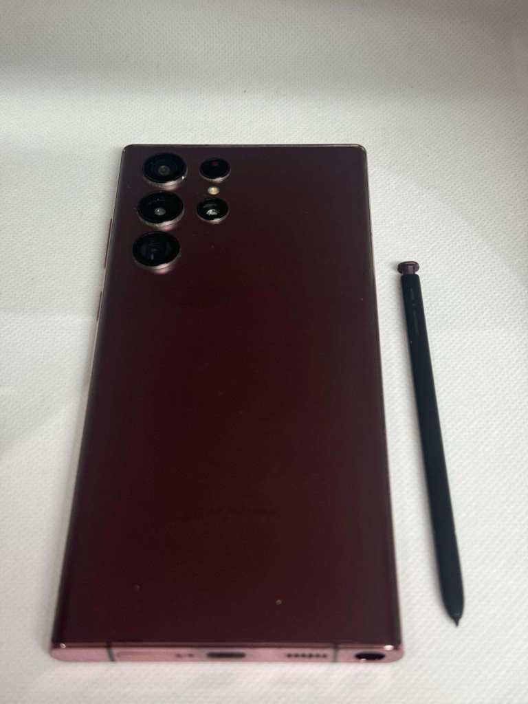Samsung Galaxy S22 Ultra (Burgundy) with S Pen – Good Condition