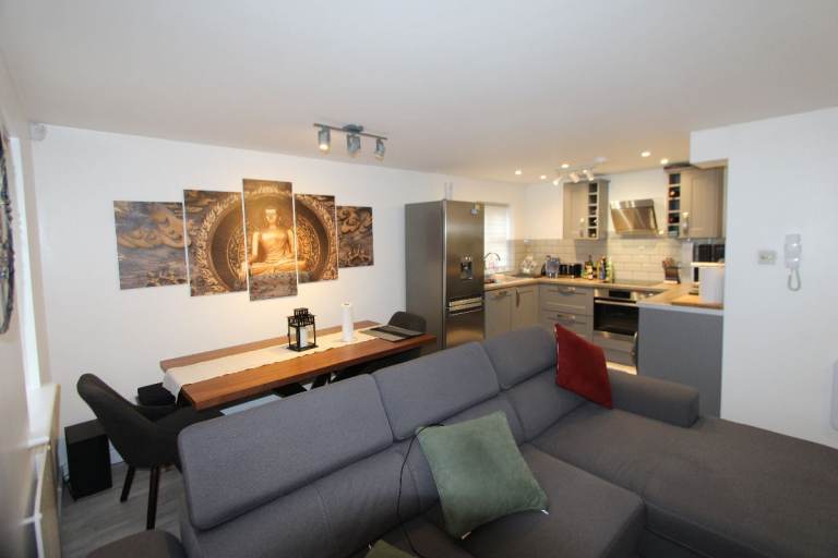 lovely 2-beds ground floor flat in Minerva St, Glasgow