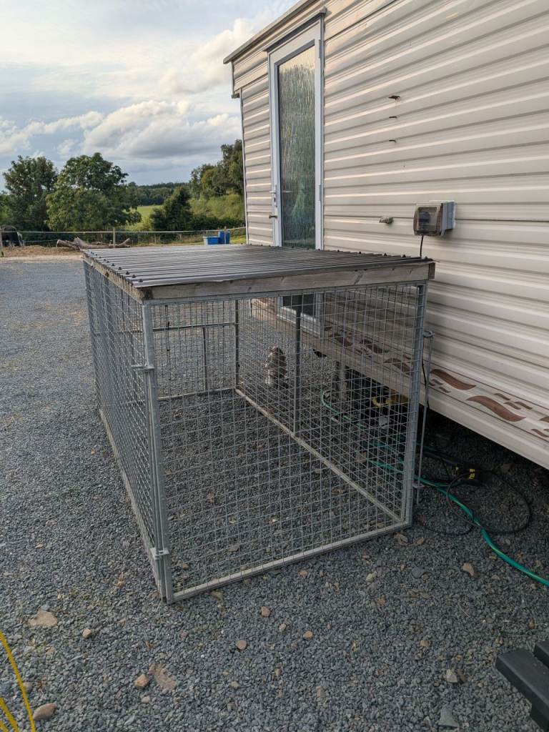 DOG PEN WITH ROOF CAN DELIVER RUN CAGE 