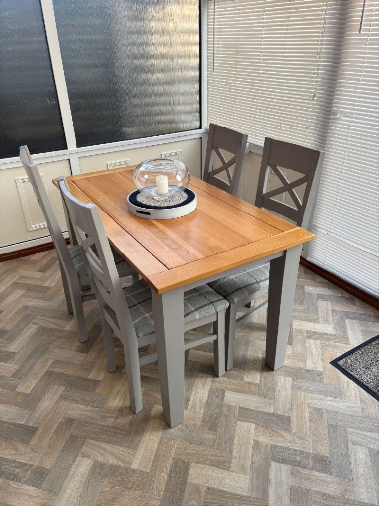 Dining room table and chairs 