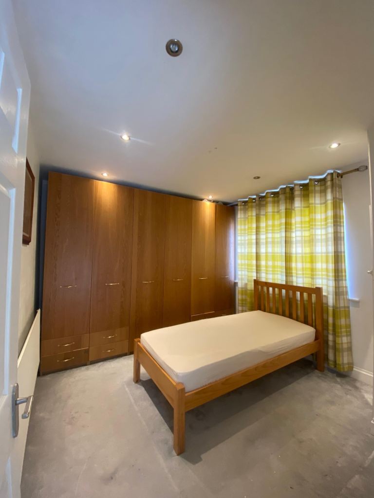 Double Spacious Bedroom (shared house)