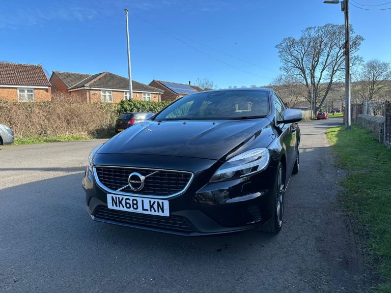 2019 Volvo V40 R-Design 2.0 Petrol | Heated Seats | 1 Year MOT