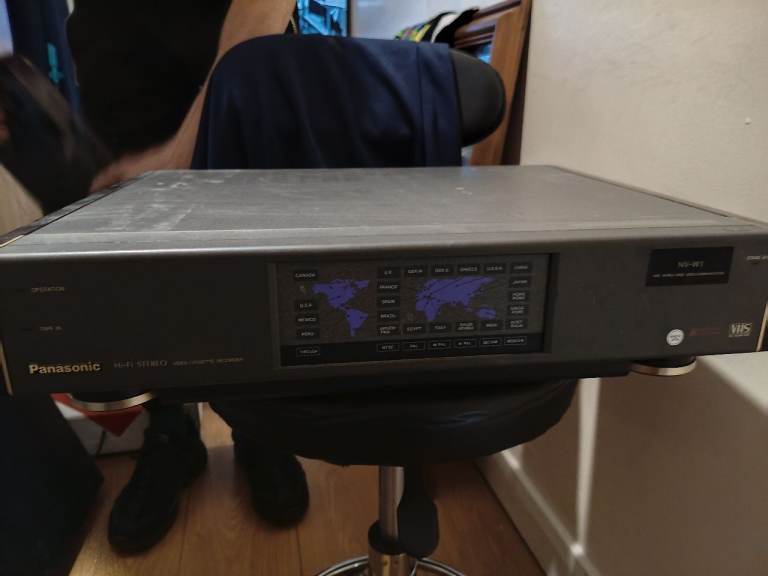 Video cassette recorder 