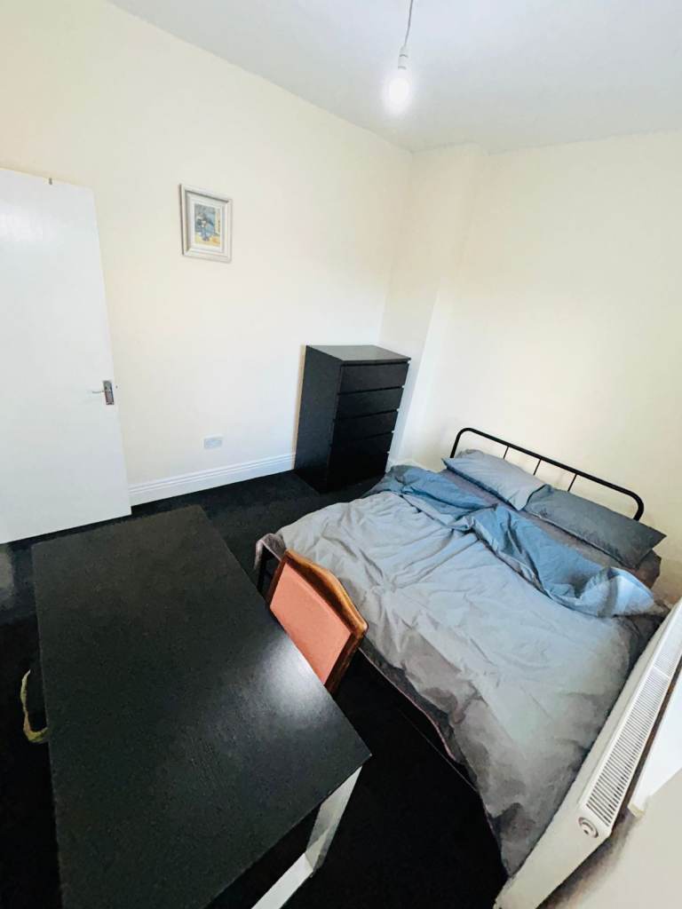 🏡 2 Spacious Double Room Available – Bills Included | Great Location in Rotherham