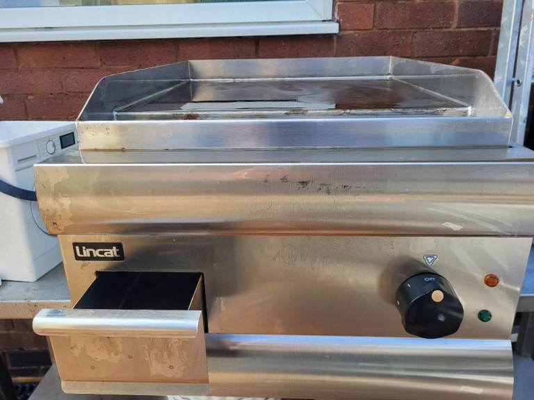 Lincat griddle and bains marie.sold as a pair