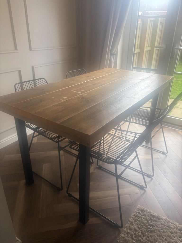 Dining Table and 4 Chairs 