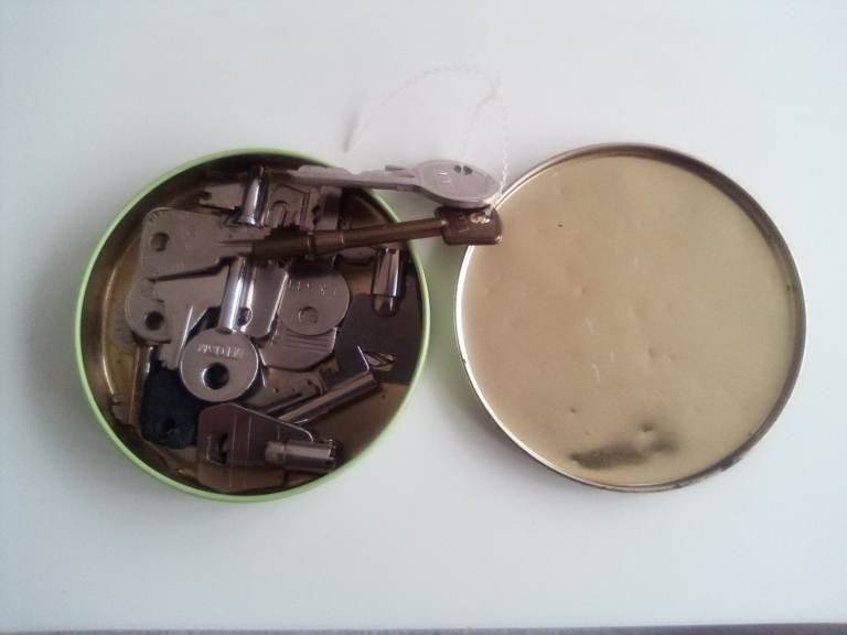 FREE: Batch of assorted keys.