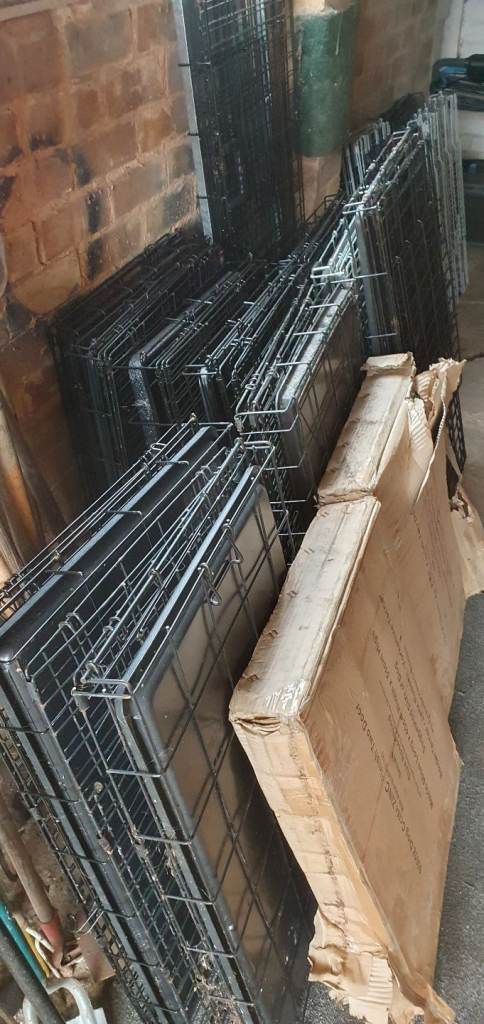Dog cages 