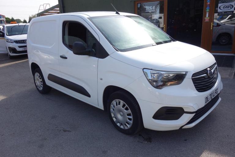 Vauxhall Combo 2300 1.5 Turbo D 100ps H1 Sportive Van DIESEL MANUAL 2020/70