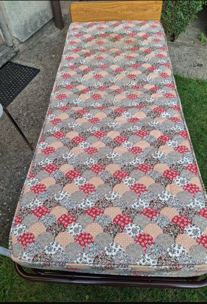 “jay be” fold up bed 