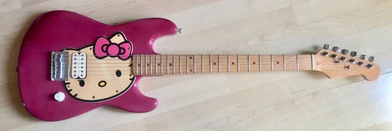 HELLO KITTY STRATOCASTER COPY AND STAND. 3/4 SIZE BODY.
