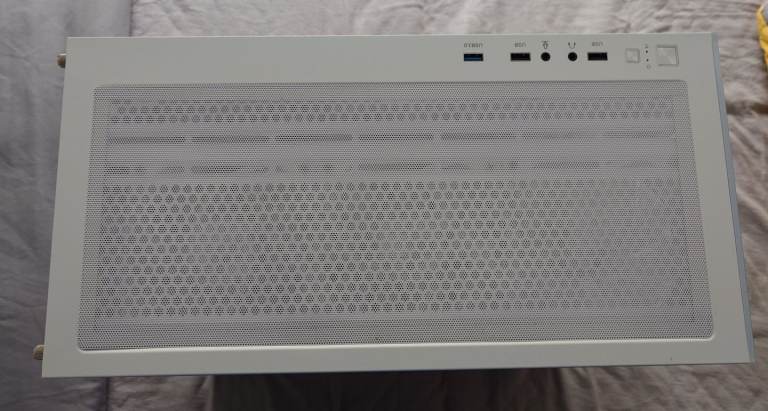 White Custom Gaming PC | RTX 2070 S 8GB | Ryzen 7 2700x | 16GB RAM | 512GB NVME SSD | Win 11 Pro