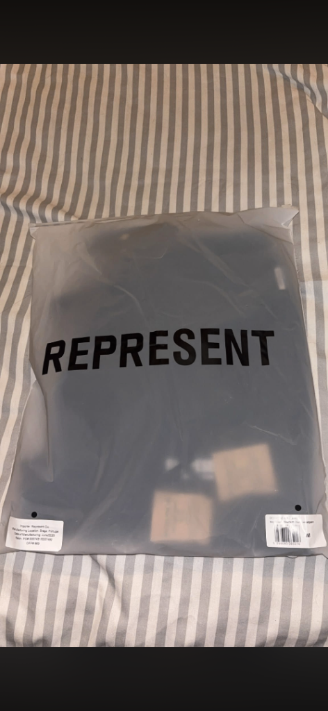 Represent t shirt and joggers 