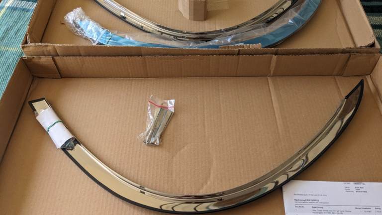 Rav 4 trims 4 brand new pieces stainless effect 