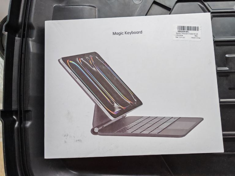 Brand New Magic Keyboard/Trackpad in White Sealed box for iPad Pro 12.9"/13"