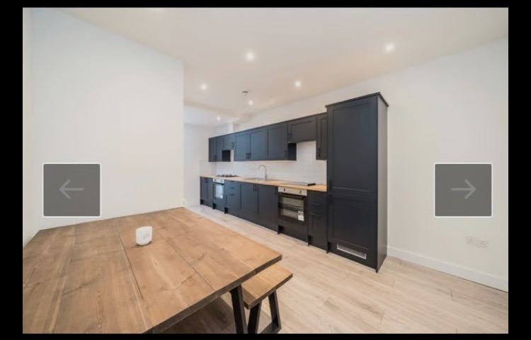 Large modern clean Studio for couples available. 5mins walk to Tooting Bec Tube