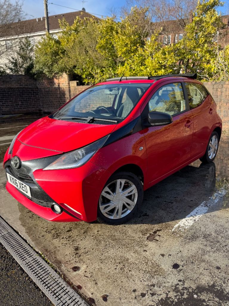 2016 toyota aygo x-pression 63,000 miles full years MOT full service history 2 keys cheap