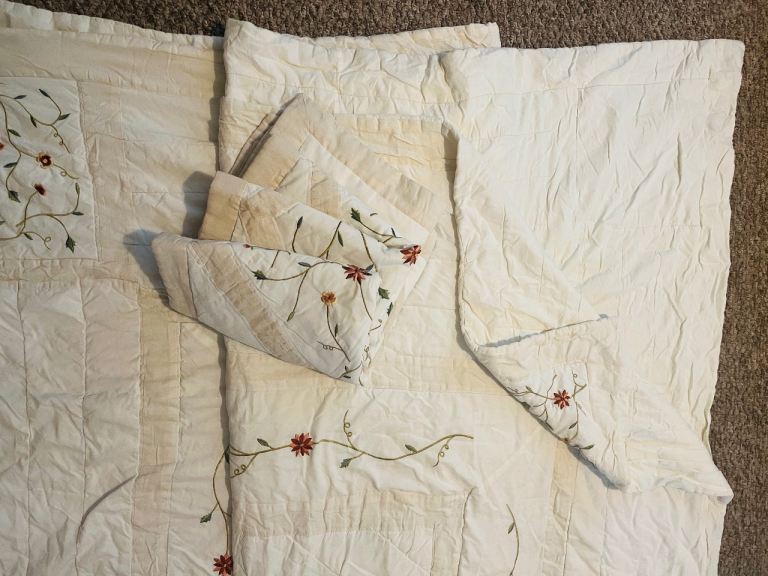 100% COTTON DOUBLE BED SET. Embroidery with 2 Large Pillow Cases. 