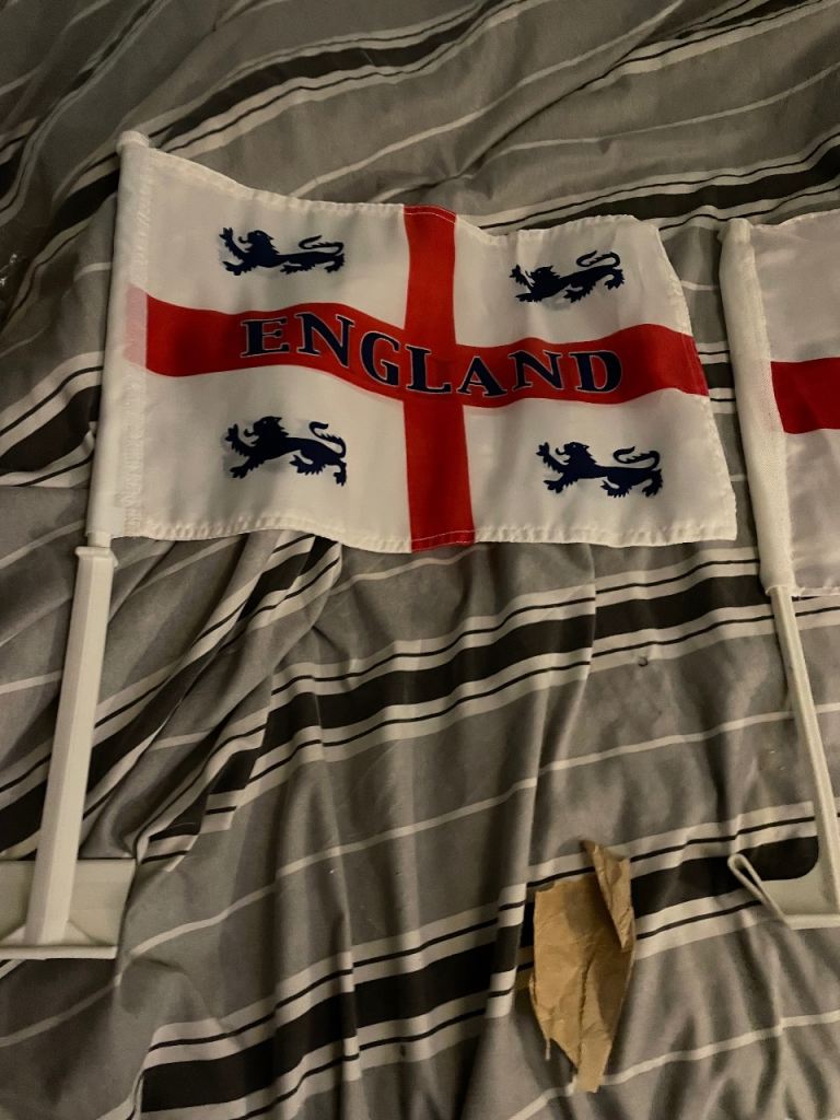 Box of 100 foot ball flags 