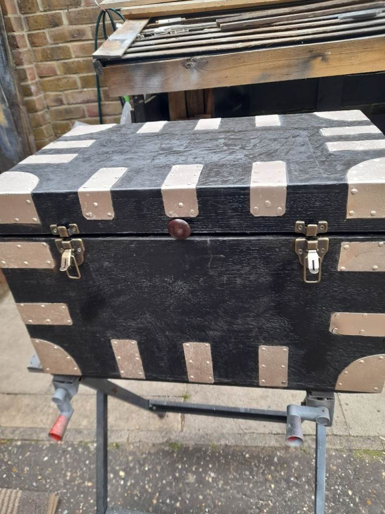 Storage chest 