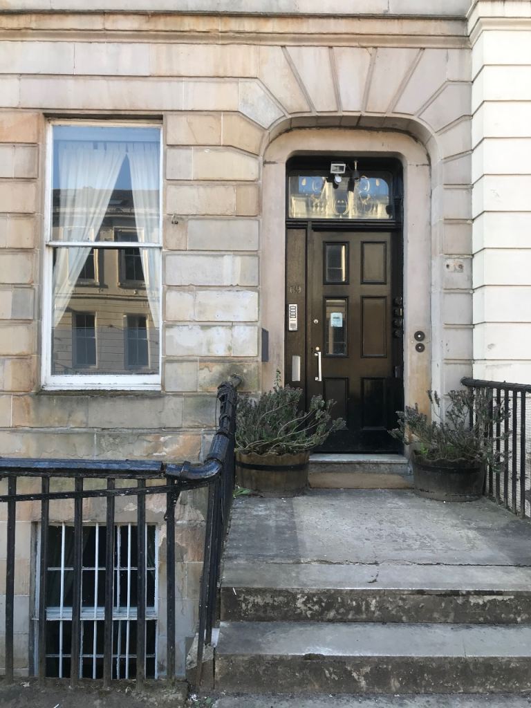 Two bedroom garden flats chatting Cross Glasgow
