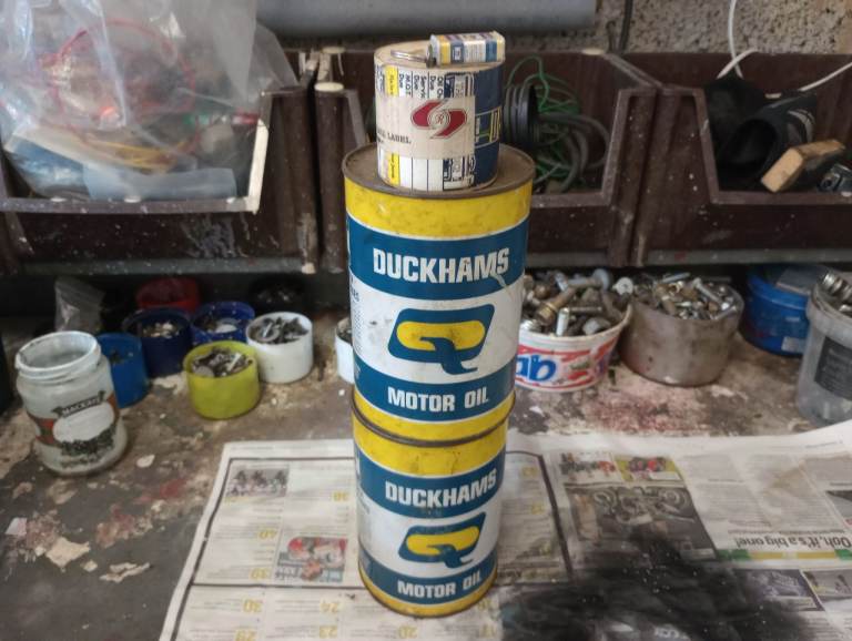 DUCKHAMS Q OIL AND ROLL OF SERVICE STICKERS AND KEY RING