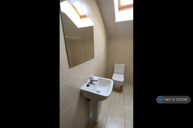 2 bedroom flat in Willow Lane, Huddersfield, HD1 (2 bed) (#2713393)
