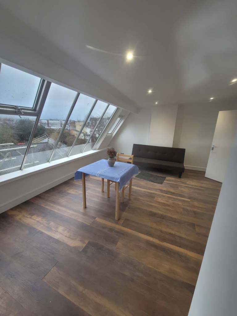 HMO Studio to Rent in Queens Park Area, (W10 4LG) DSS welcome (over 35 years)