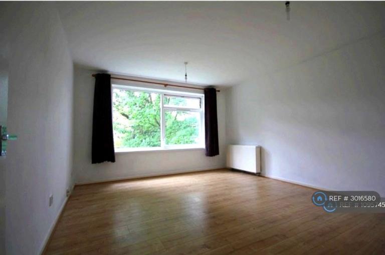 2 bedroom flat in Frensham Way, Birmingham, B17 (2 bed) (#3016580)