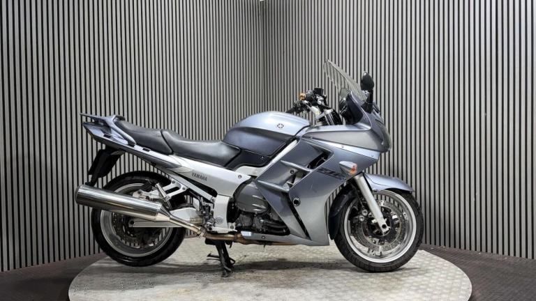 Yamaha FJR1300 2004 ONLY 36K SPARES OR REPAIR SPORTS TOURER PROJECT BIKE