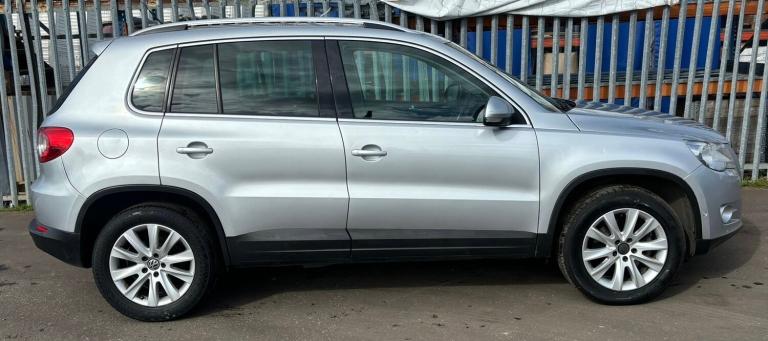 2010 Volkswagen Tiguan 2.0 TDI 4MOTION DSG AUTOMATIC REFLEX SILVER LEATHER INTERIOR PRIVACY GLASS...