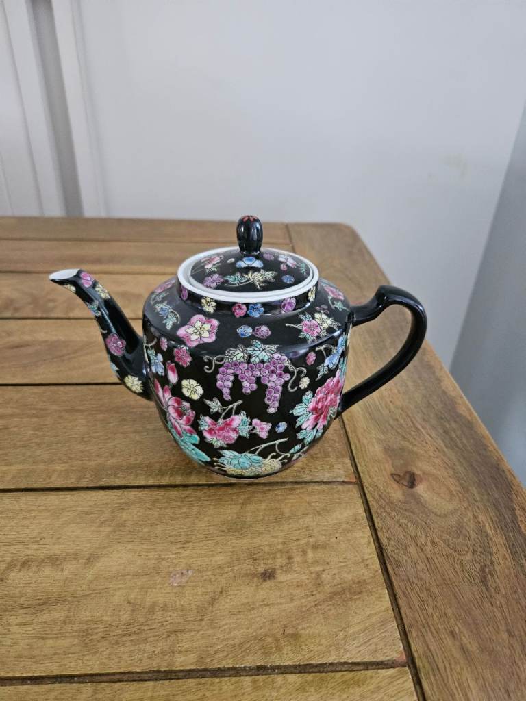 Chinese tea pot