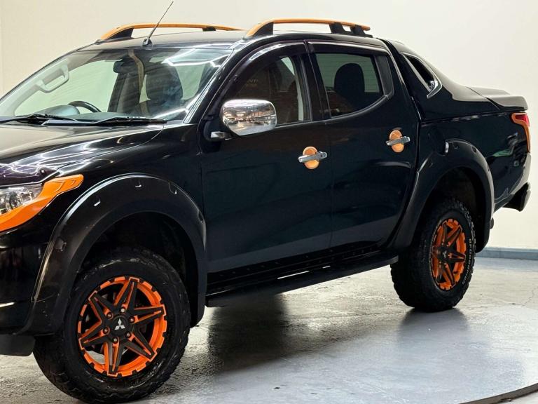 2018 Mitsubishi L200 2.4 L200 Barbarian SVP II DI-D Auto 4WD Pickup Diesel Automatic