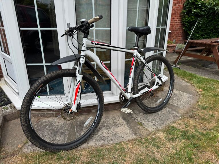 Men’s Bike Specialized Hardrock Sport Mountain Bike - White/Red