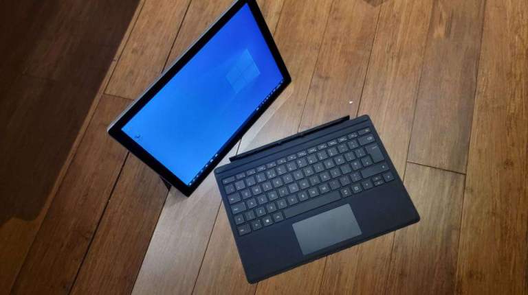 Microsoft Surface Pro 6 touchscreen 2 in 1 tablet laptop Intel Quad core i5 8th gen with a keyboard