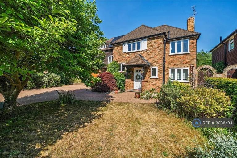 5 bedroom house in Bredward Close, Slough, SL1 (5 bed) (#3036494)