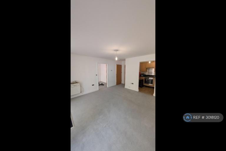 1 bedroom flat in Crawford Court, London, NW9 (1 bed) (#3018120)