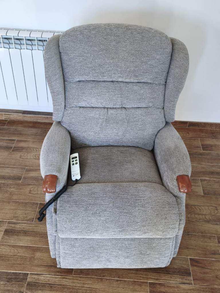 CAN DELIVER - SHERBORNE DUAL MOTOR RISER RECLINER CHAIR IN GOOD CONDITION 