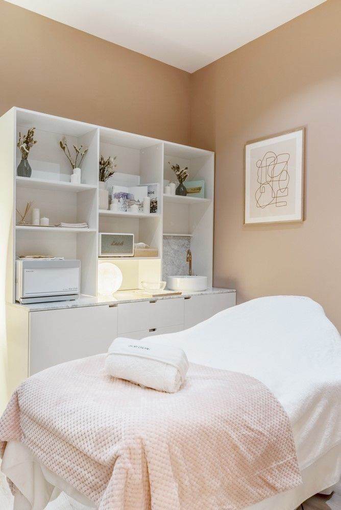 125 Sq Ft Beauty & Aesthetic Room to Rent in Ealing
