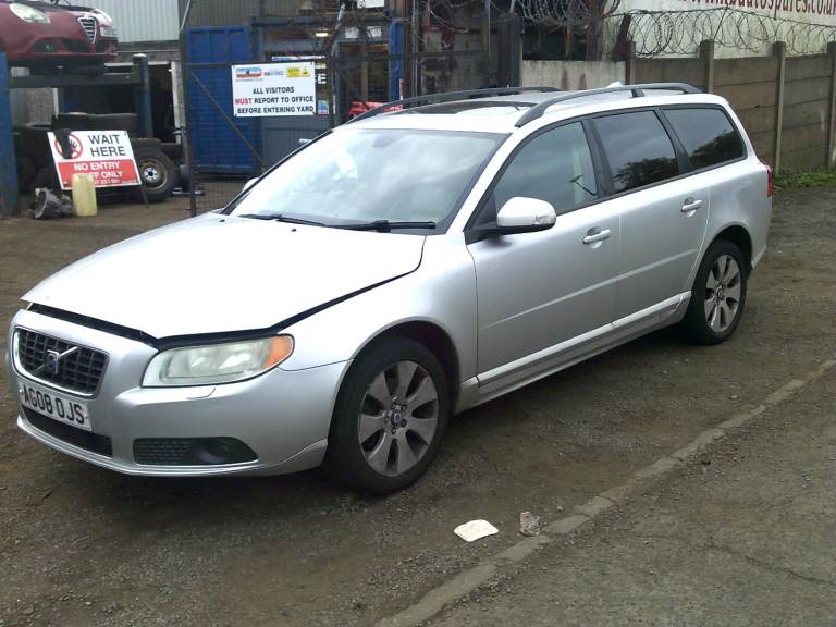 breaking for spares volvo v70 2.4 td auto 2008
