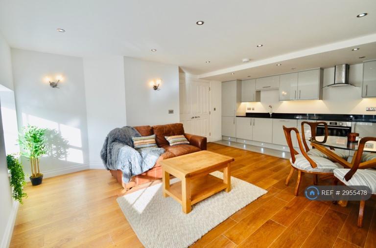 2 bedroom flat in St Marys House, Nottingham, NG1 (2 bed) (#2955478)