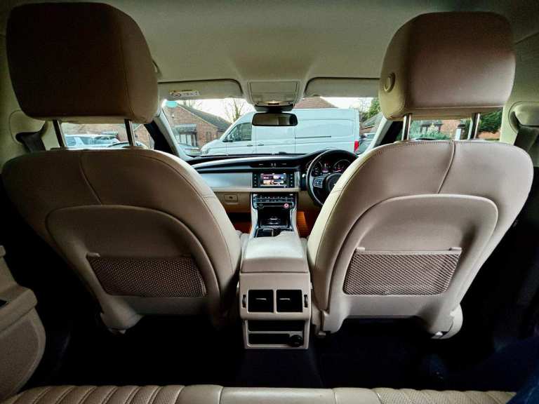 Jaguar XF 2.0d Portfolio Auto Euro 6 (s/s) 4dr 2016 (66 Reg) FSH - only 1 previous owner